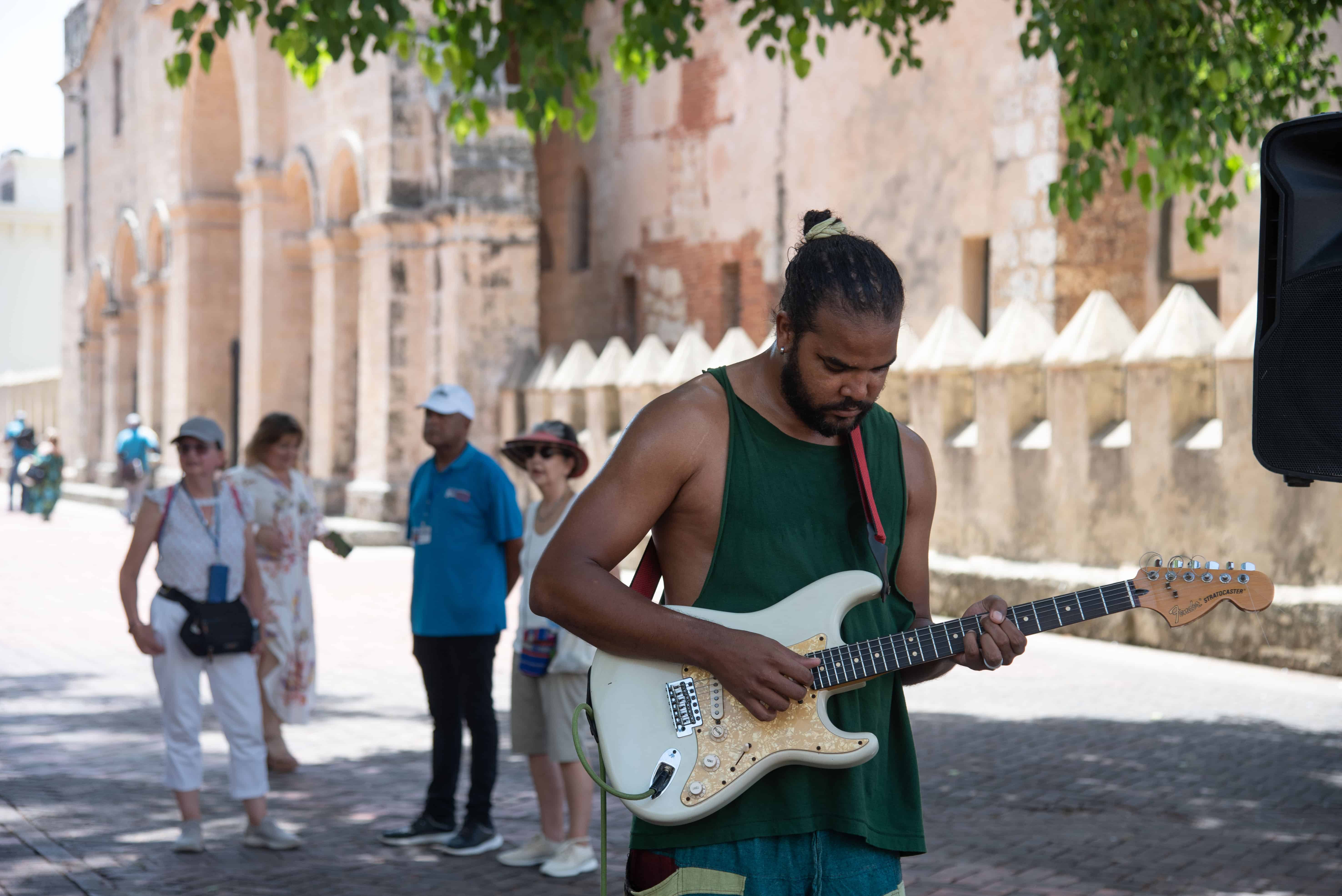 Hubo una presentación artística y teatral.