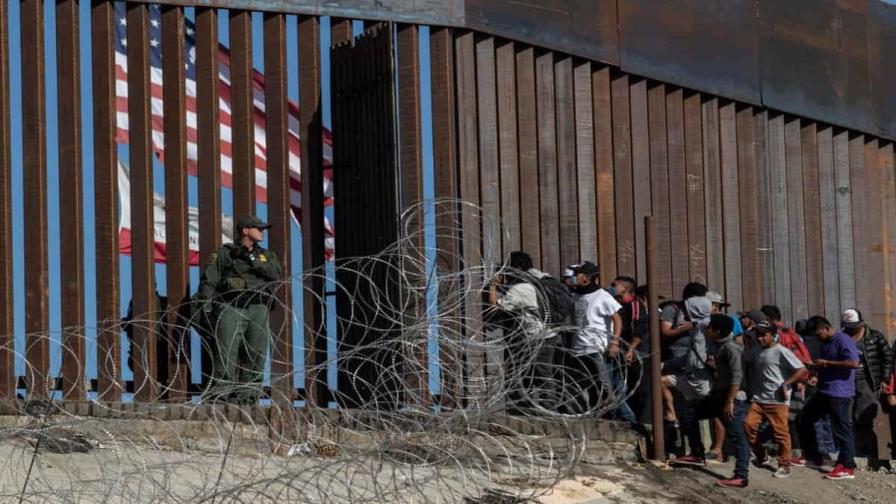 Las detenciones de migrantes en la frontera suroeste de EE.UU. se reducen un 70 %