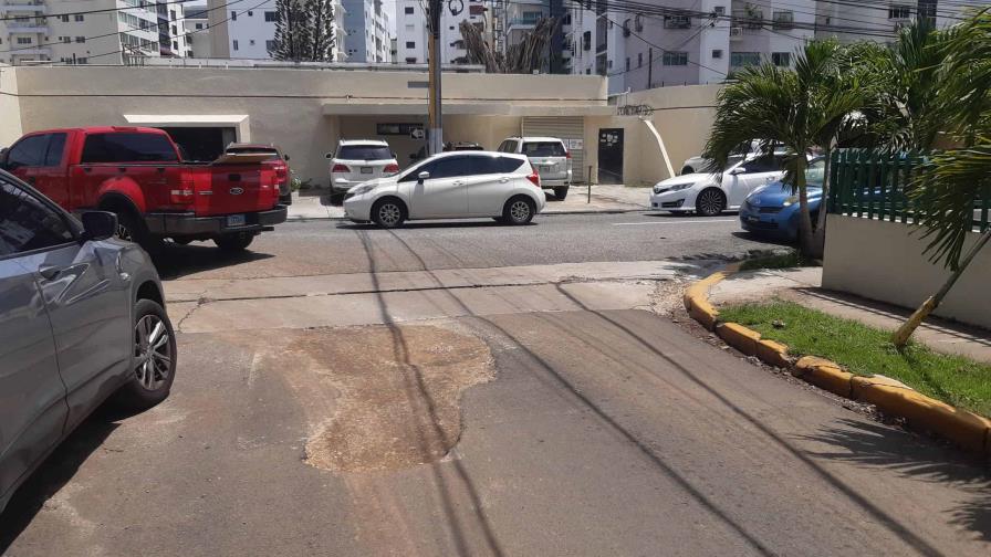 Caasd corrige fuga de agua en Naco luego de publicación de Diario Libre