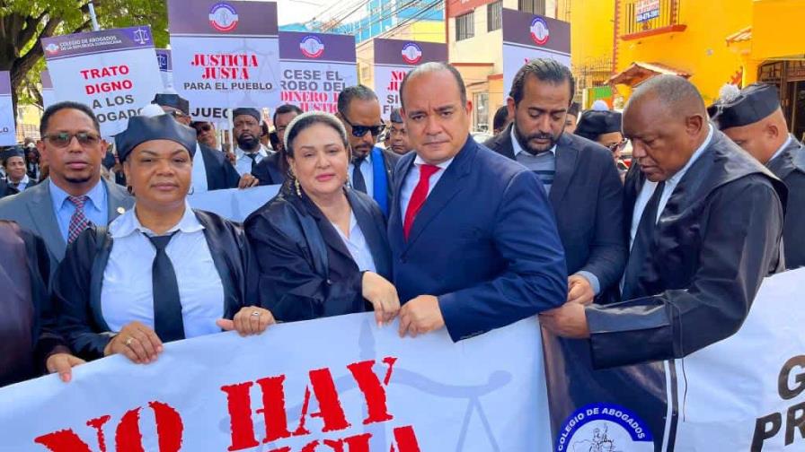 Abogados marchan por la violación a la independencia de la Justicia