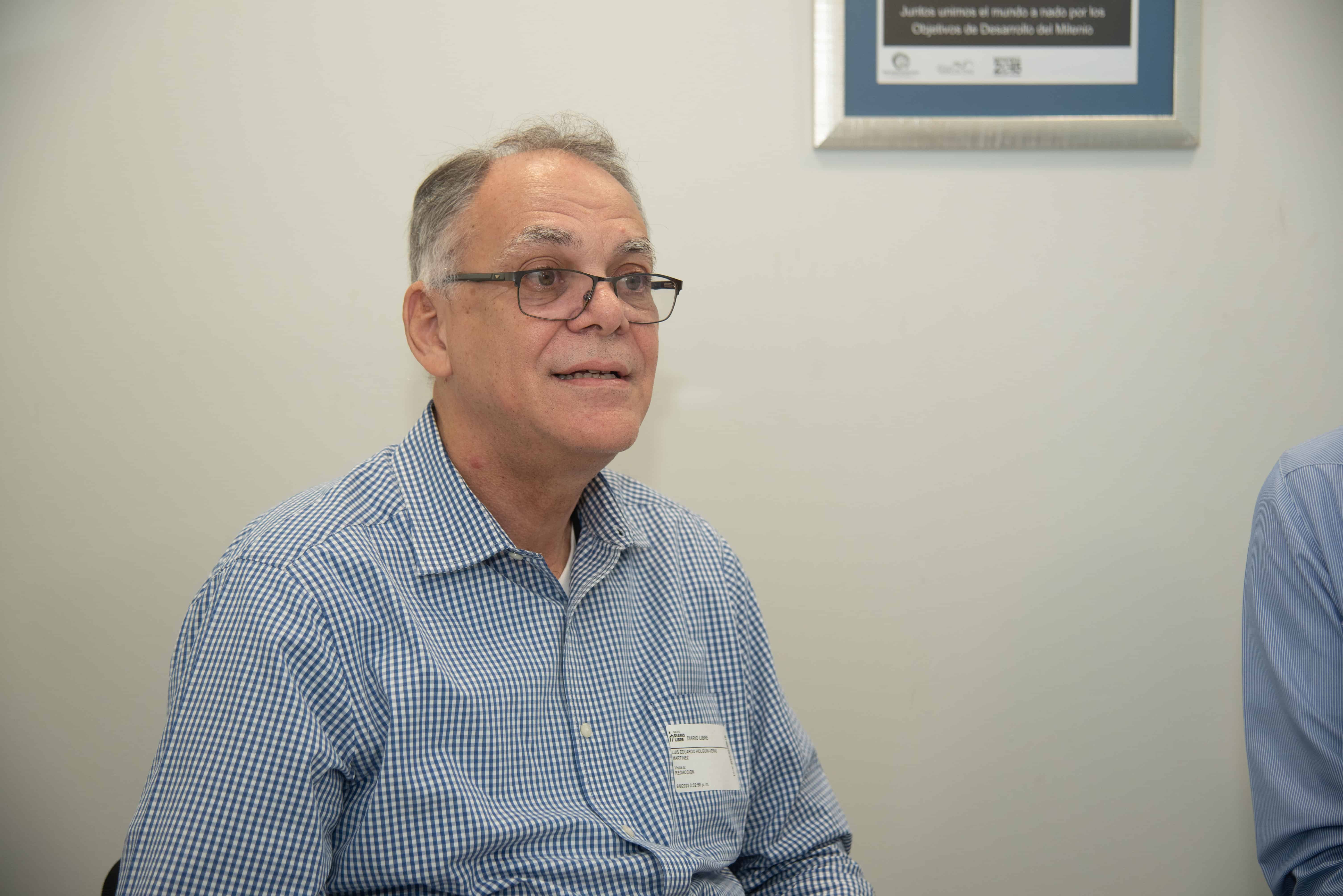Señor Luis Holguín.