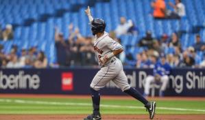 Julks batea su primer grand slam y Astros superan a Azulejos