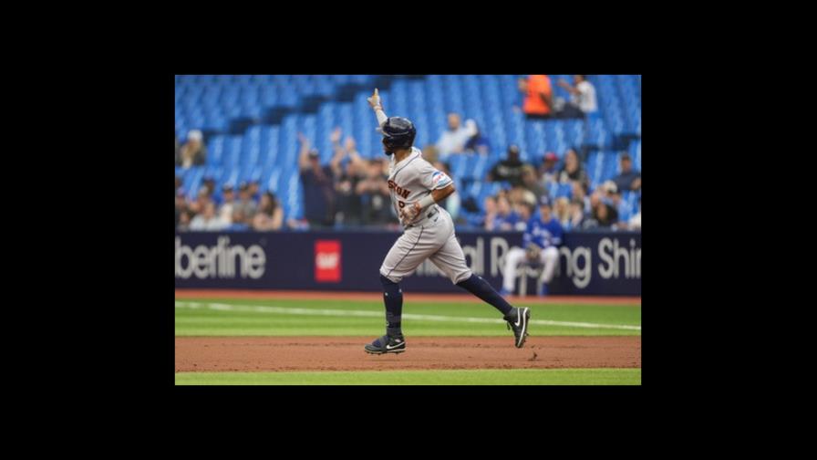 Julks batea su primer grand slam y Astros superan a Azulejos