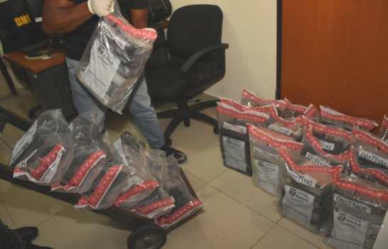 Autoridades incautan 126 paquetes de droga en Pedernales