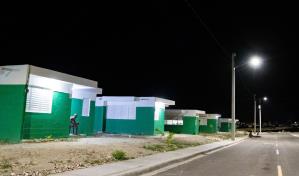 Edesur ilumina y electrifica 390 casas construidas por Abinader en Monte Grande, Azua