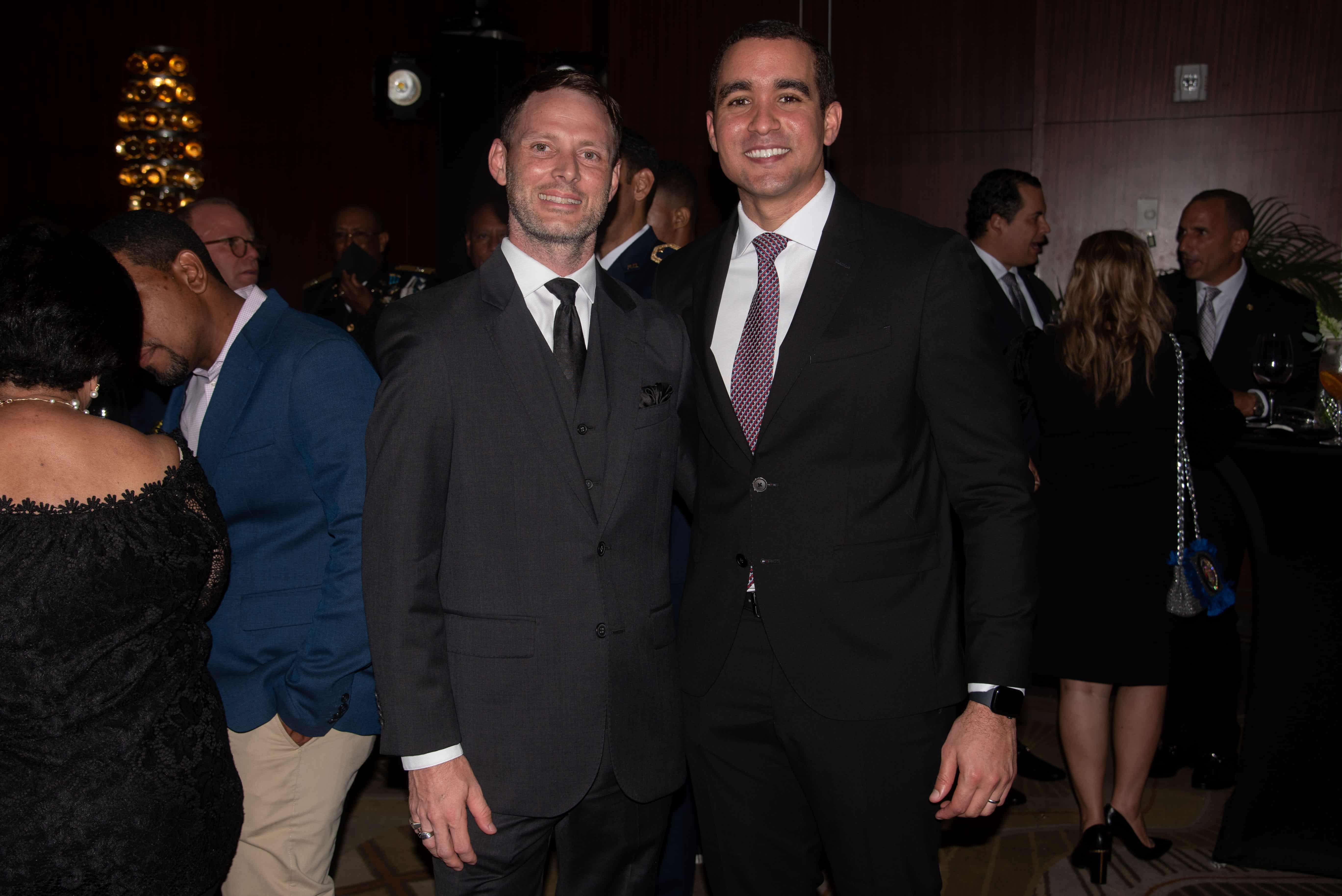 Collin Holditch y José Julio Gómez.