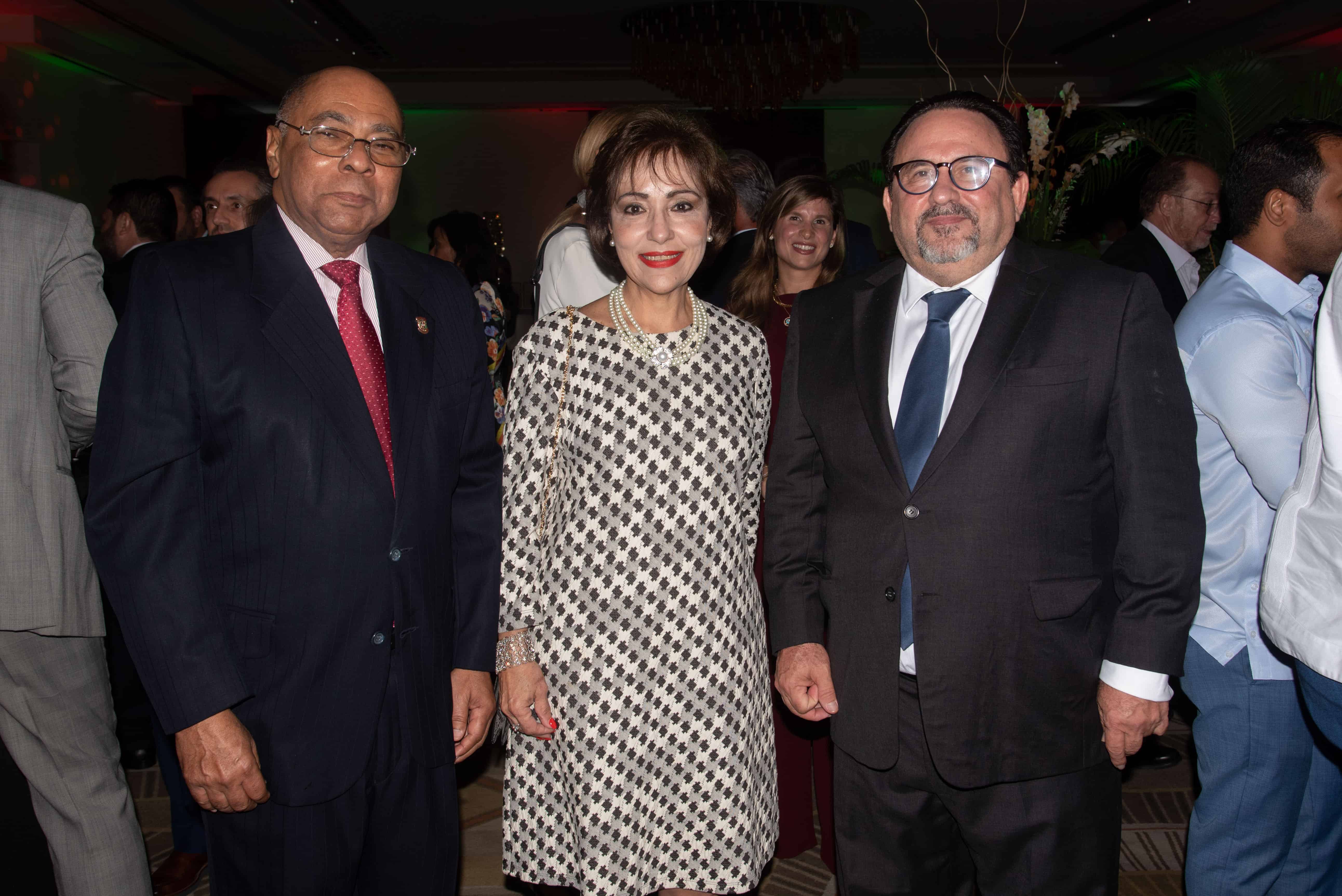Milton Ray Guevara, Rosa María Nadal y Andres Marranzini.