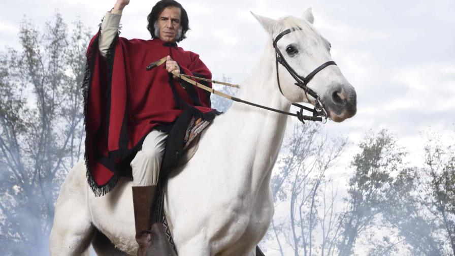 Leonardo Sbaraglia encarna a Carlos Menem en una serie sobre el expresidente argentino