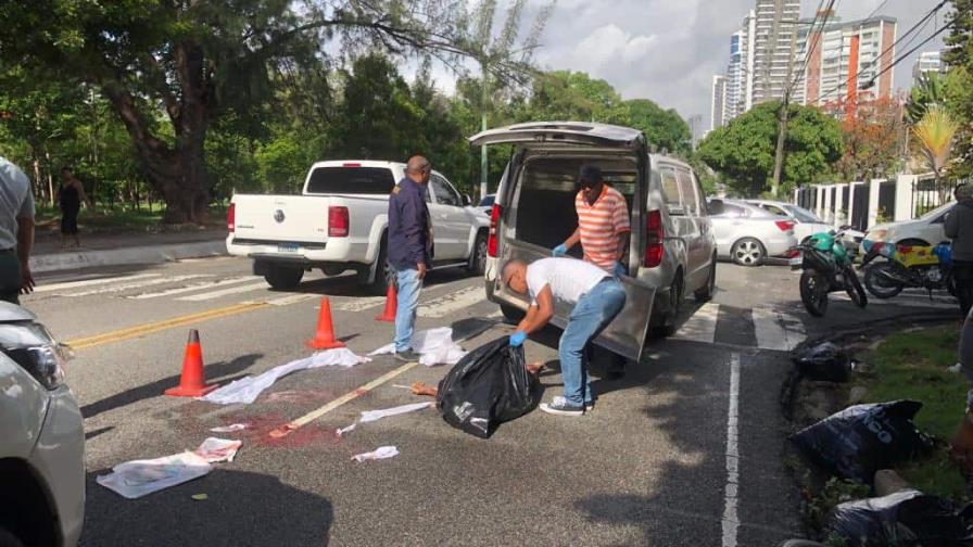 Muere atropellado hombre de 82 años en la avenida Anacaona; conductor a la fuga