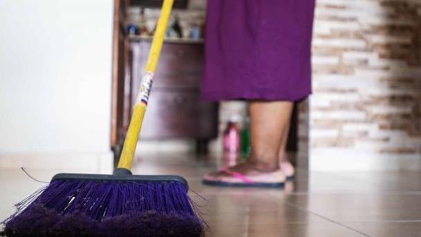 Declaran inconstitucional resolución que regulariza el trabajo doméstico