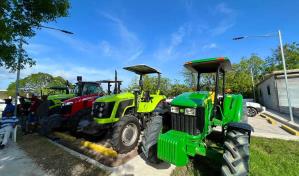 Ministerio de Agricultura auxilia a productores  de Independencia y Barahona