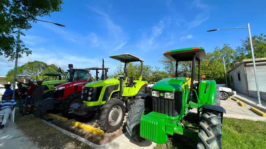 Ministerio de Agricultura auxilia a productores  de Independencia y Barahona