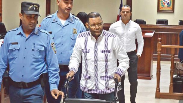 Emiten orden arresto contra Arsenio Quevedo y el exregidor Erickson de los Santos Solís
