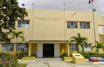 Hombre cercena mano a un estudiante en las afueras de liceo en San Pedro de Macorís