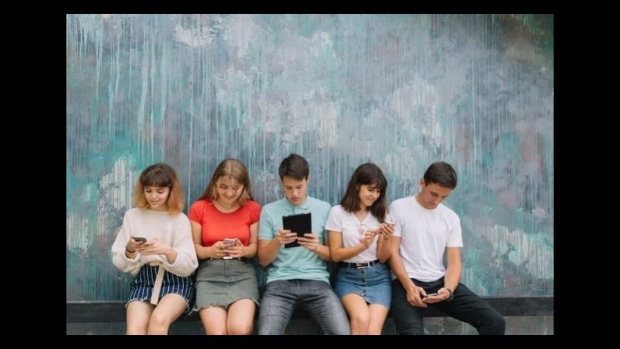 ¿Qué son las comunidades en línea y cómo influyen en los adolescentes?