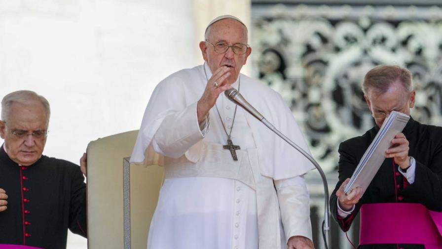 Papa Francisco pasa 1er día completo de recuperación tras cirugía intestinal