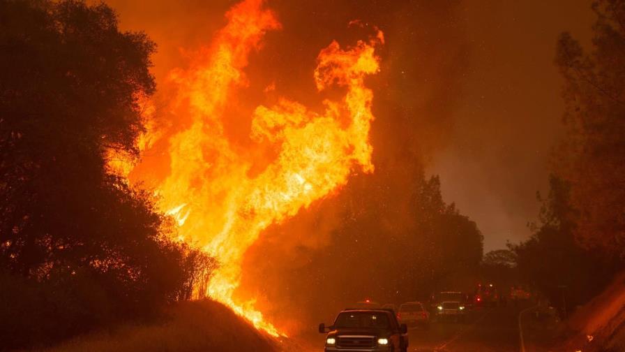 Canadá evacúa a miles en el oeste del país por la amenaza de los incendios forestales