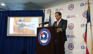 FBI arresta a empresario vinculado con el juicio político del fiscal general de Texas