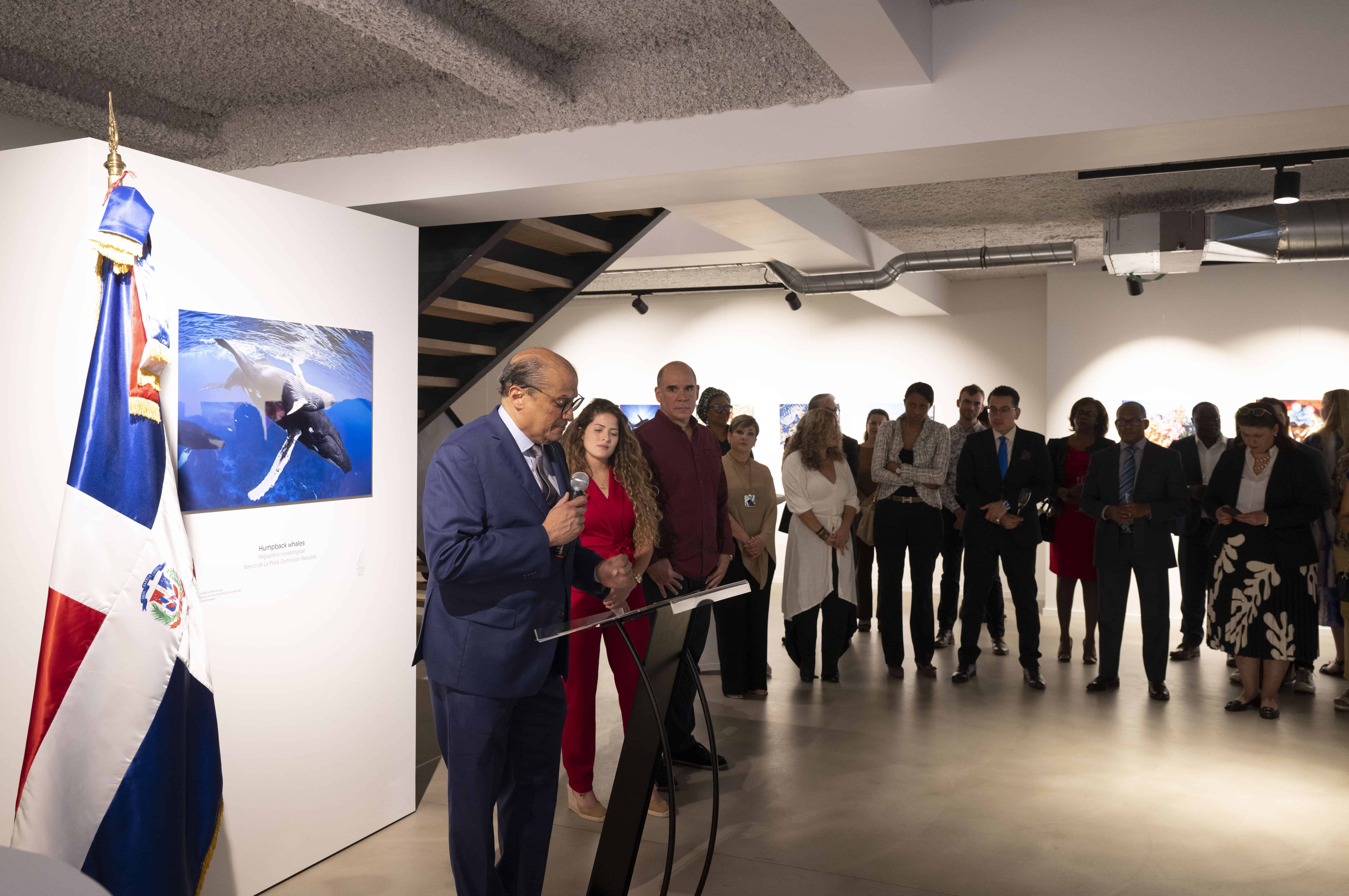 Iván Ogando Lora durante la apertura de la exposición Planeta Océano.
