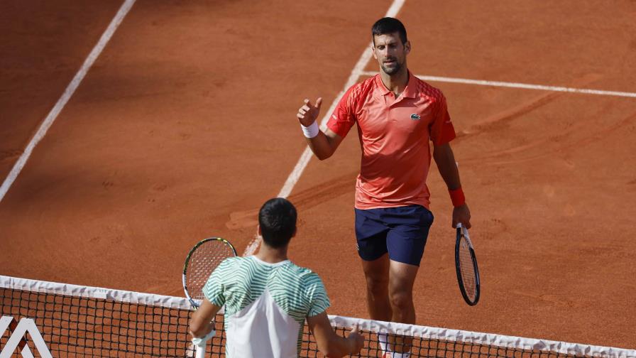 Djokovic bate a un Alcaraz que no pudo competir por los calambres