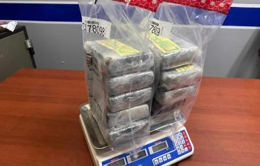 Apresan a cinco hombres con paquetes de droga en Santiago