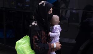 EE.UU. permitirá a los afganos que tengan permiso humanitario renovar su estatus en el país