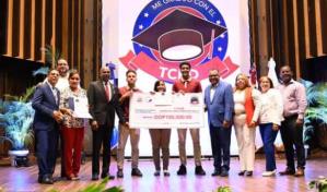 Premian a los ganadores de la sexta edición del concurso Me Graduó con el TCRD