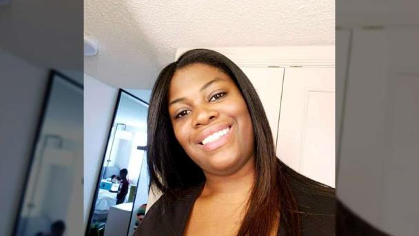 Fijan fianza a la mujer que mató a su vecina de un tiro a través de la puerta en Florida