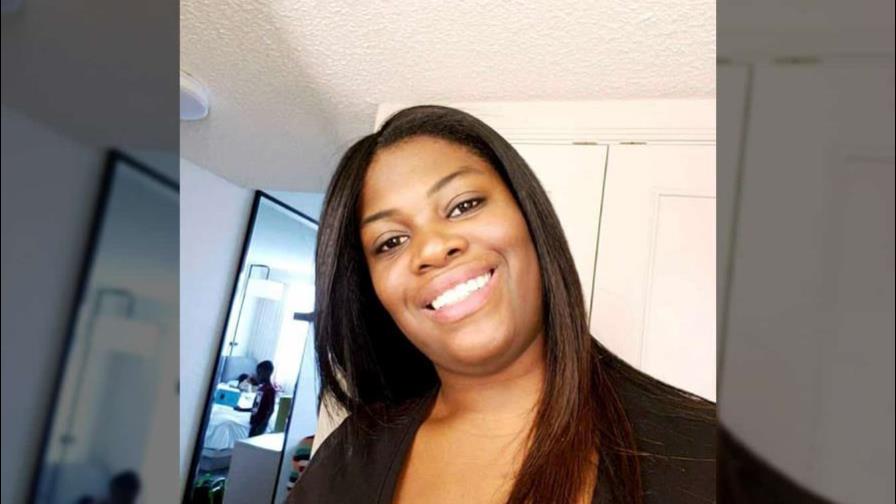 Fijan fianza a la mujer que mató a su vecina de un tiro a través de la puerta en Florida