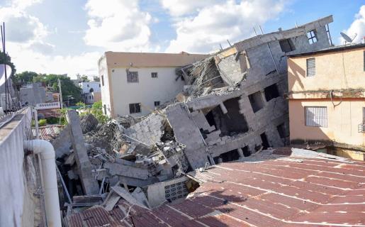 Cuatro viviendas afectadas tras el derrumbe de un edificio en construcción en San Cristóbal Cuatro viviendas afectadas tras el derrumbe de un edificio en construcción en San Cristóbal