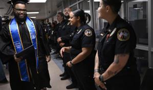 Se gradúa la primera generación de reos de programa de las universidades de Yale y New Haven