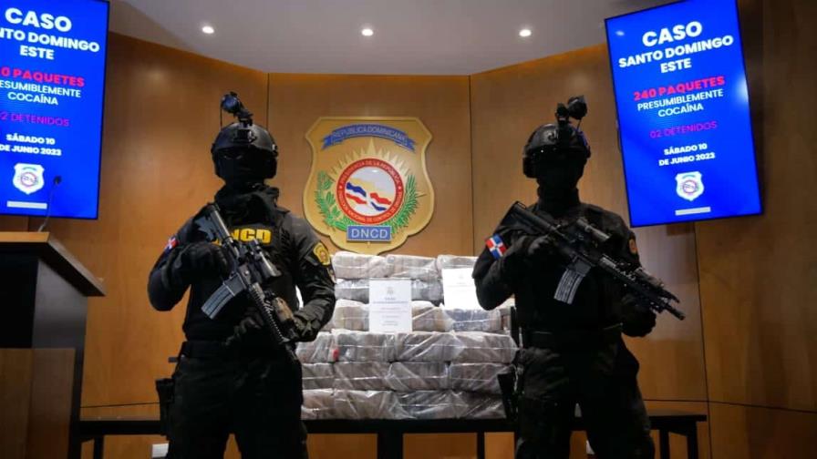 Ocupan 240 paquetes de cocaína y apresan dos hombres en costas de Santo Domingo Este