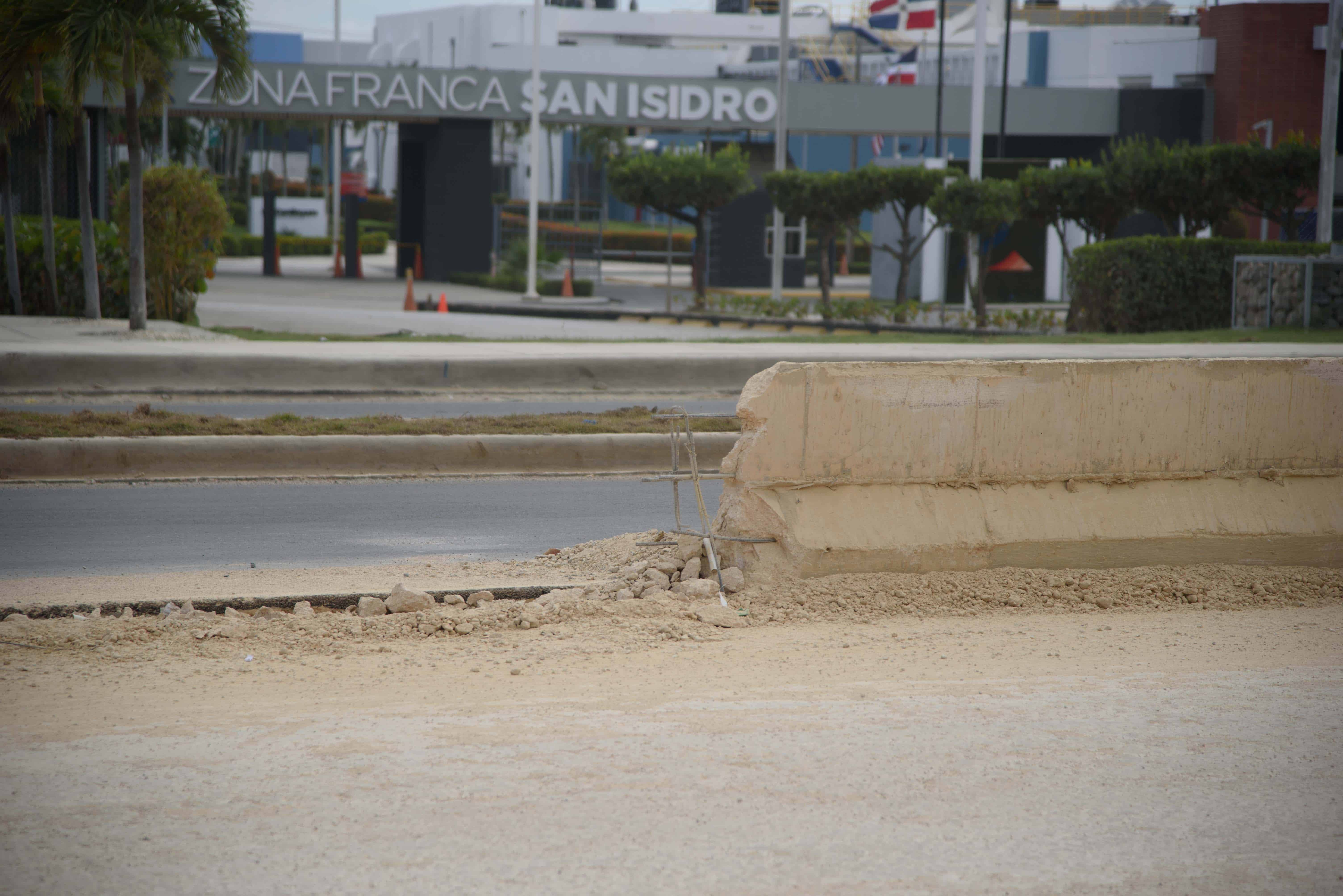 Parte del muro destruido.