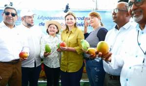 Vicepresidenta visita feria de mango en Baní