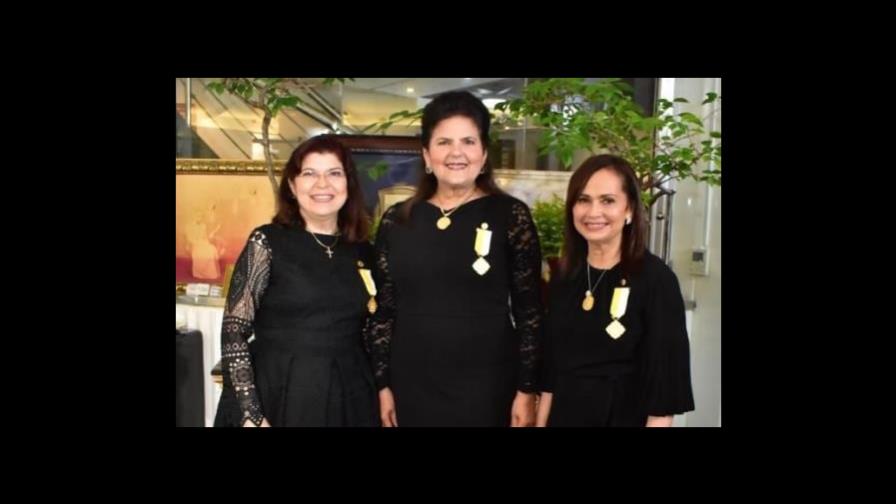 Nunciatura entrega condecoración a damas dominicanas con “La Cruz de la Iglesia y el Papa”