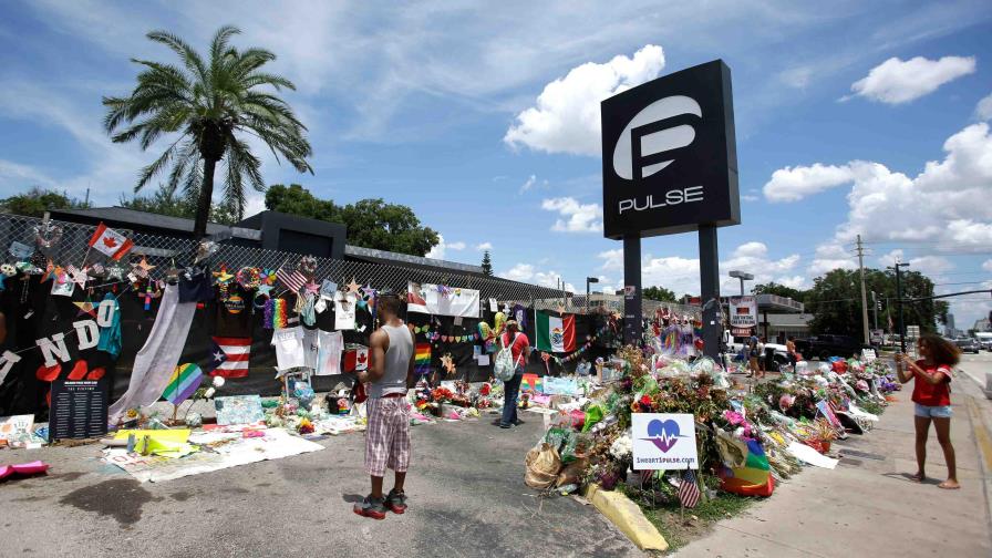 Conmemoran el séptimo aniversario del tiroteo de la discoteca Pulse de Orlando