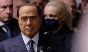 A pesar de sus payasadas y los casos judiciales, la clase política italiana homenajea a Berlusconi