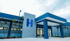 Gobernadora de La Romana invita a Leonel a visitar hospital de Villa Hermosa