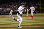 Dominicano Miguel Castro salva el séptimo en triunfo de Diamondbacks por 9-8 ante Filis