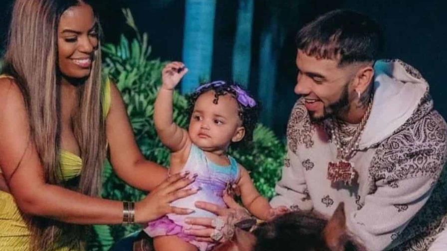 Anuel y Melissa Vallencilla celebran el primer año de su hija Gianella