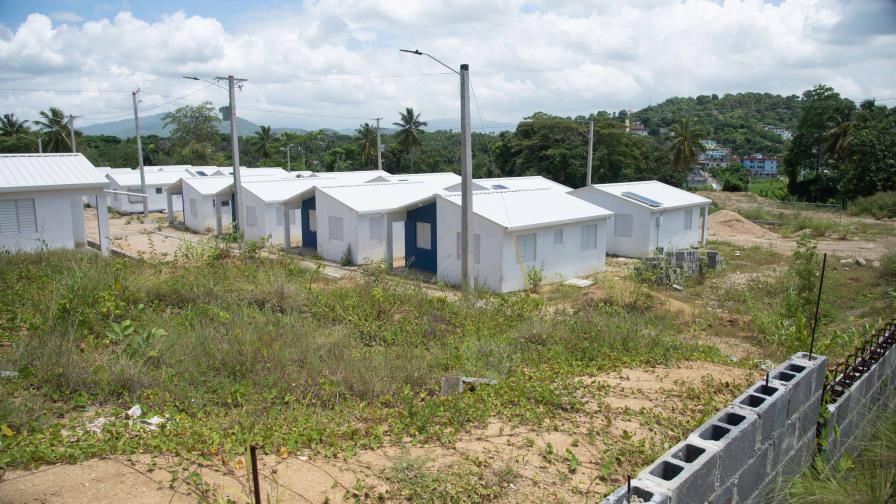 Damnificados del huracán Georges en San Cristóbal siguen esperando que los muden a nuevas viviendas