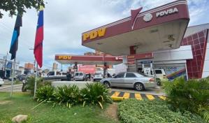 Pdvsa reporta normalidad en las gasolineras venezolanas pese a las colas para repostar