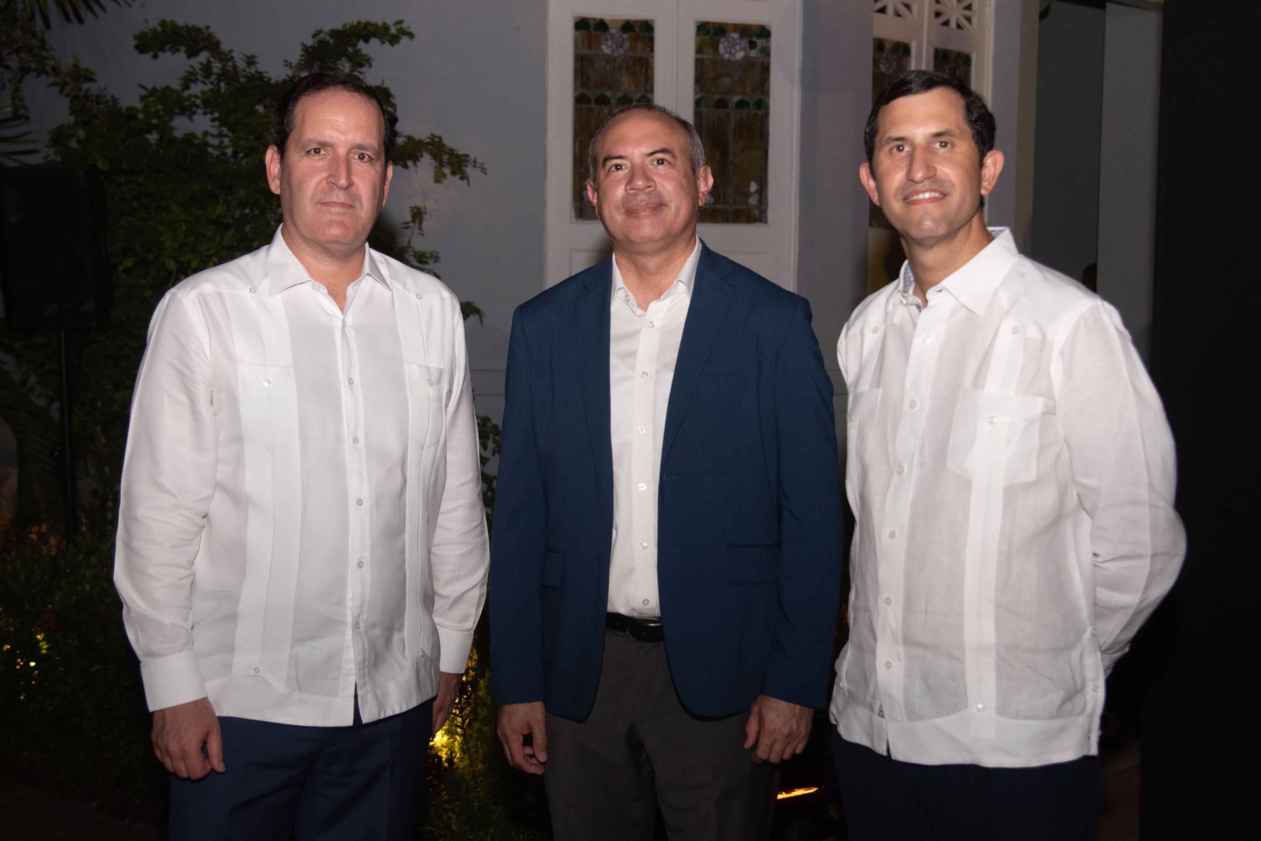 José Antonio Álvarez, Carlos Birbuet  y Roberto Herrera