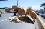 Tapón: Camión repleto de tablas pierde parte de la carga en el kilómetro 9 de la Duarte Tapón: Camión repleto de tablas pierde parte de la carga en el kilómetro 9 de la Duarte
