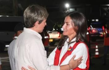 La reina Letizia llega a Cartagena de Indias recibida por la primera dama colombiana