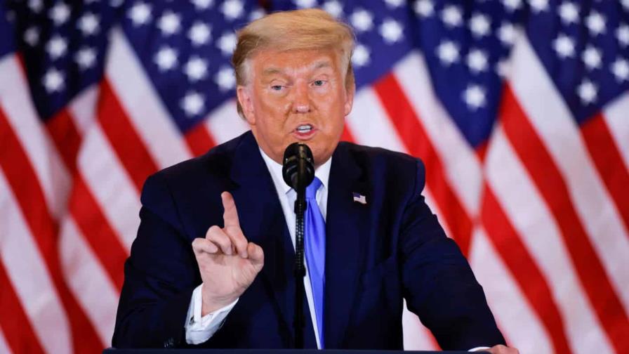 Trump despotrica contra el fiscal especial y Biden horas antes de su audiencia judicial