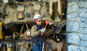 Barrick destaca sus aportes al empleo femenino por el Día Internacional de la Mujer en la Minería