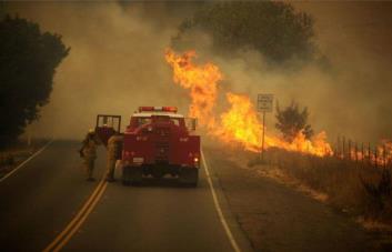 México envía más de 100 personas para combatir incendios forestales en Canadá