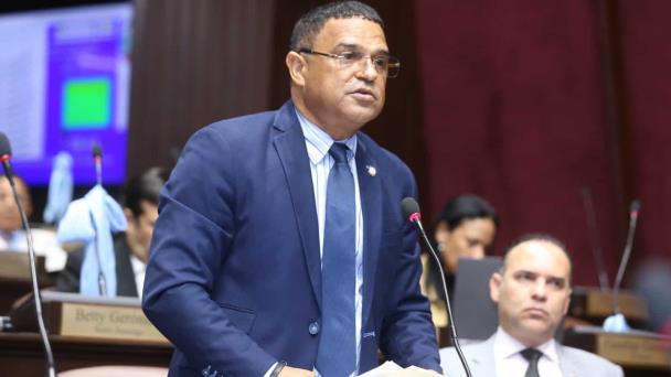Diputados aprueban proyecto para que días de Reyes, Duarte y de la Constitución sean inamovibles