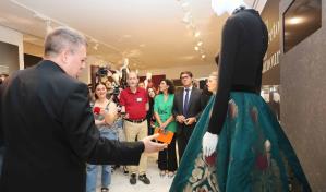 Hannibal Laguna revela El secreto del glamour por sus 35 años como diseñador